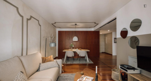 Inviting 2-bedroom apartment in the charming neighbourhood of Estrela