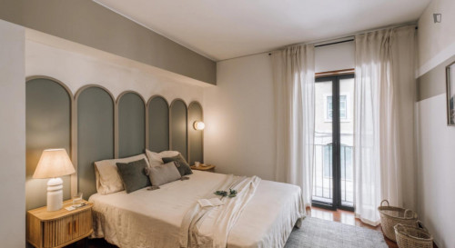 Inviting 2-bedroom apartment in the charming neighbourhood of Estrela