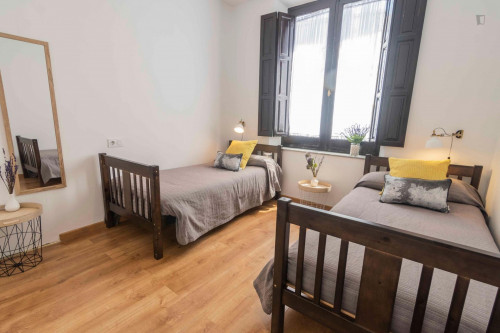 Stylish 4-bedroom apartment near Iglesia San Antón