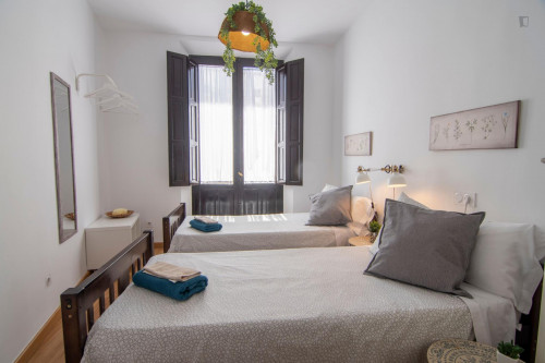 Stylish 4-bedroom apartment near Iglesia San Antón - Gallery - 10