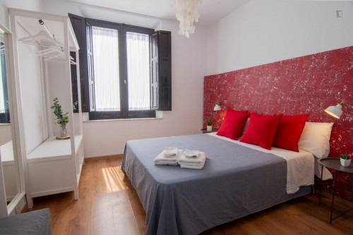 Stylish 4-bedroom apartment near Iglesia San Antón - Gallery - 9