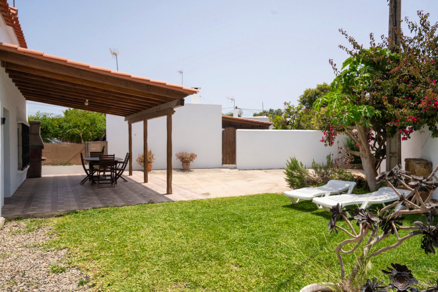  Private Big House - Shared Garden  -  Modern Coliving Retreat for Remote Workers in Scenic Zahora Coastal Paradise  - Gallery -  9