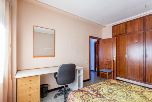Nice 4-bedroom flat in El Pla del Real