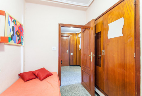 Nice 4-bedroom flat in El Pla del Real