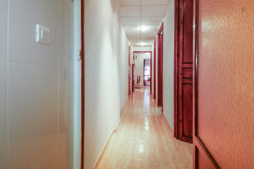 Cheerful 2-bedroom apartment in the city centre - Gallery - 14