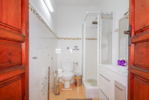 Cheerful 2-bedroom apartment in the city centre - Gallery - 6
