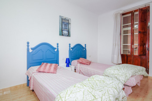 Cheerful 2-bedroom apartment in the city centre - Gallery - 12