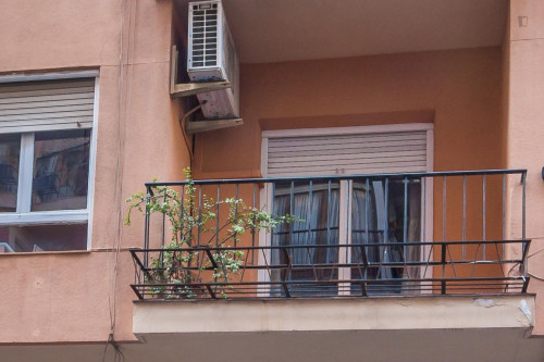 Cheerful 2-bedroom apartment near the city centre