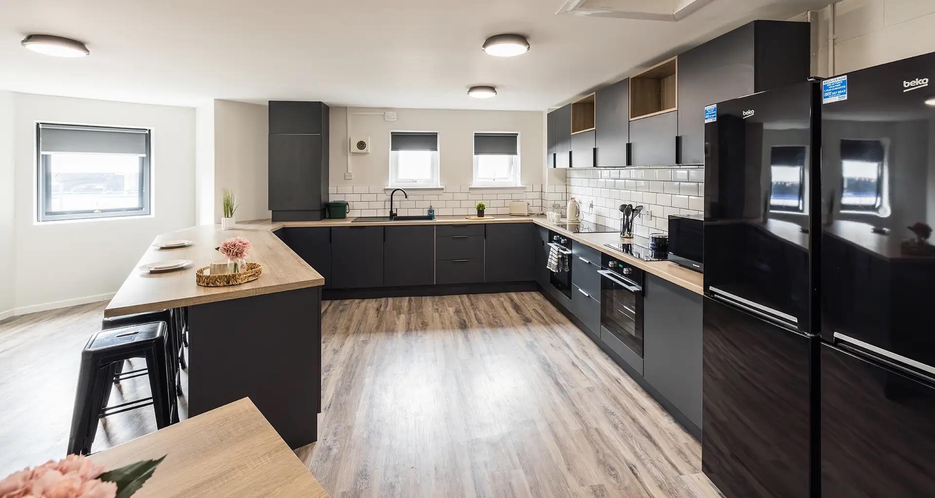 9 Bed En Suite Flat - 10