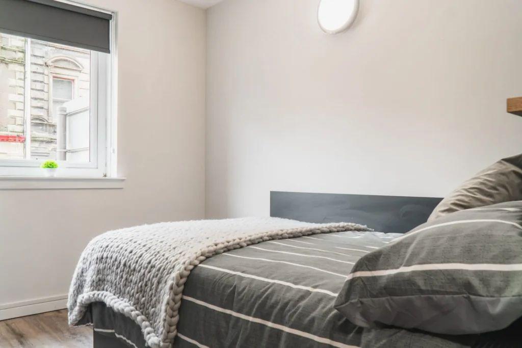 9 Bed En Suite Flat - 22
