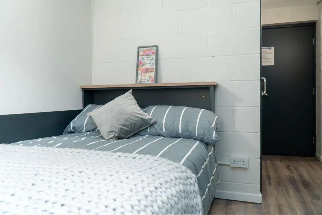 6 Bed En Suite Flat - 20
