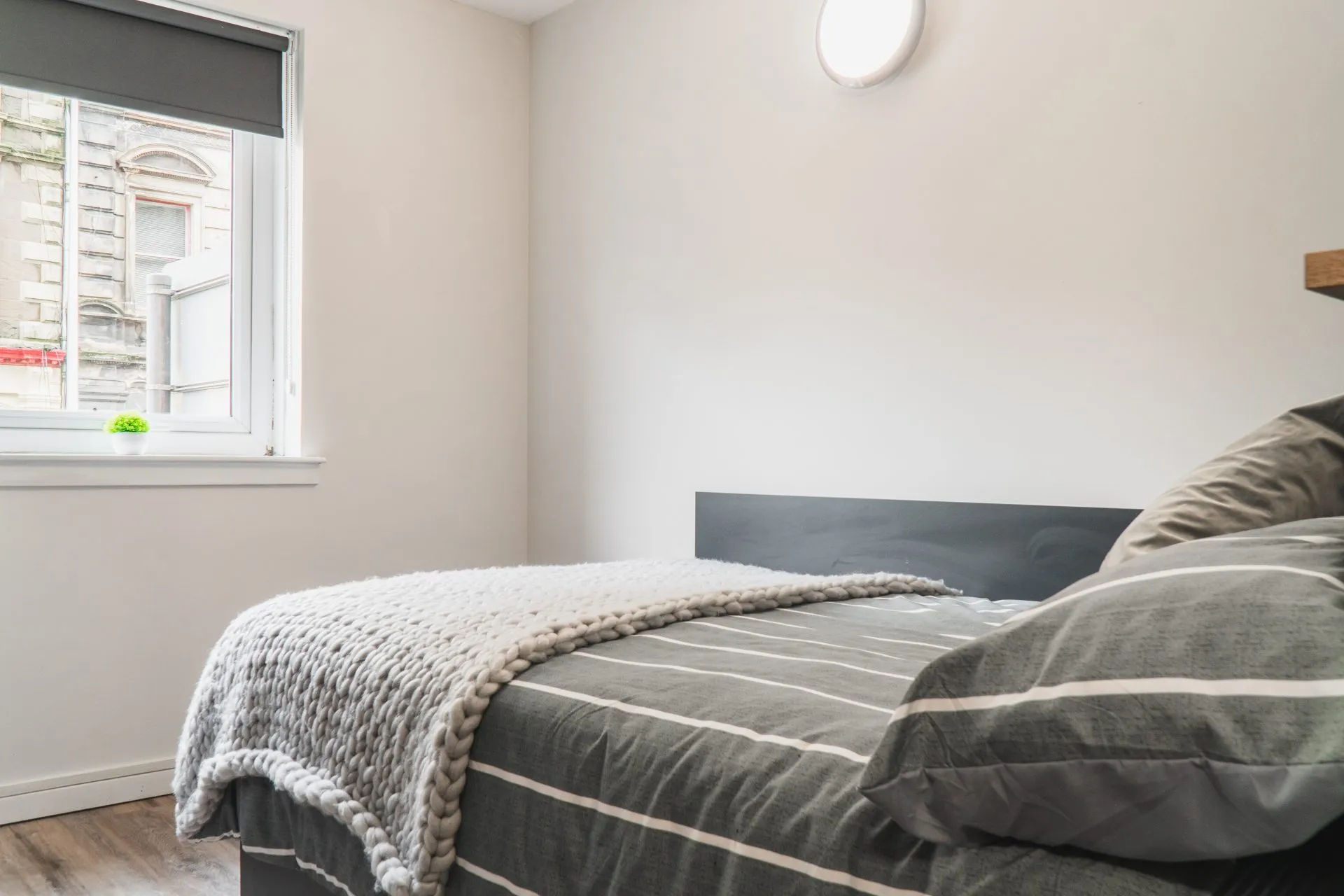 6 Bed En-Suite Flat - 2