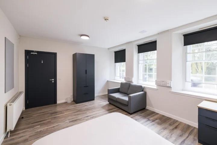 Deluxe - 2 Bed - 1