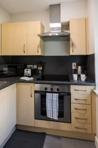 Large - 3 Bed With Separate Living Room - 3