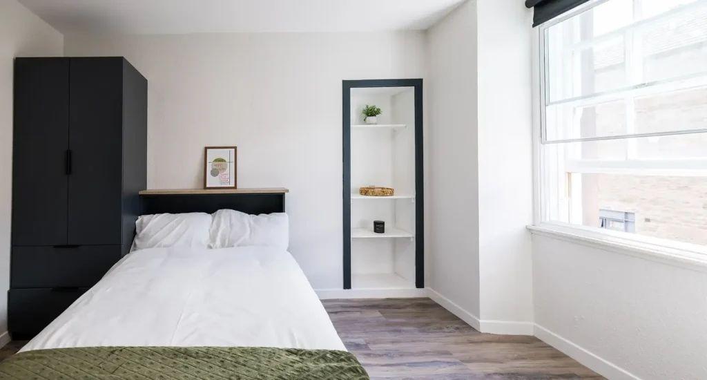 Large - 2 Bed - 19
