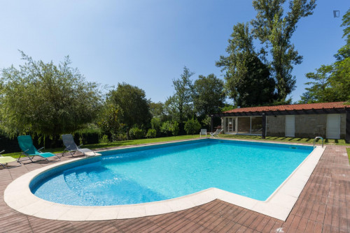 Lovely 4-bedroom house in Travanca