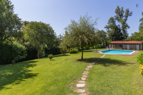 Lovely 4-bedroom house in Travanca