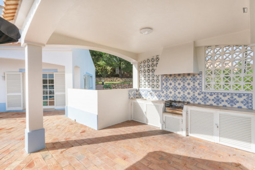Lovely 4-bedroom house with a swimming pool, in Vale del Rei