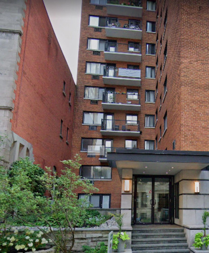 Pleasant double bedroom near Peel metro station