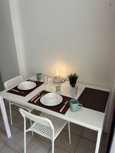 Pleasant double bedroom near Peel metro station - Gallery - 7