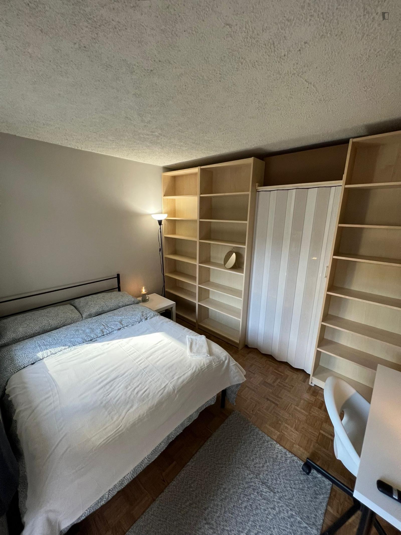 Pleasant Double Bedroom Near Peel Metro Station - 1