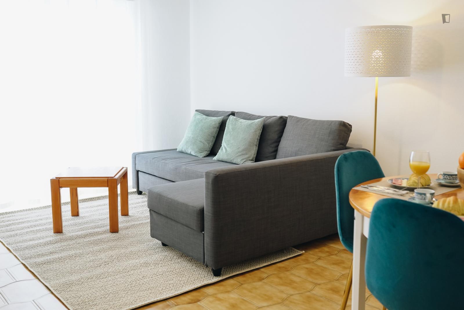 Sunny 2-Bedroom Flat In The Centre Of Quarteira - 1