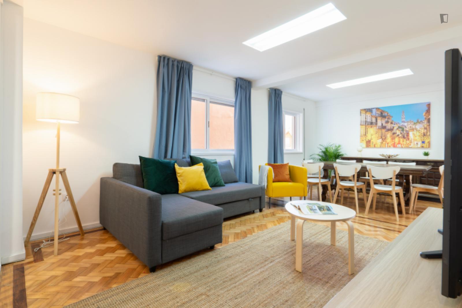 Spacious 3-Bedroom Flat In Espinho - 1