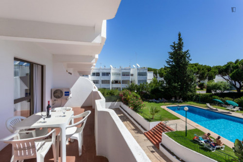 Trendy sunny 1-bedroom apartment with terrace not far from Marina de Vilamoura