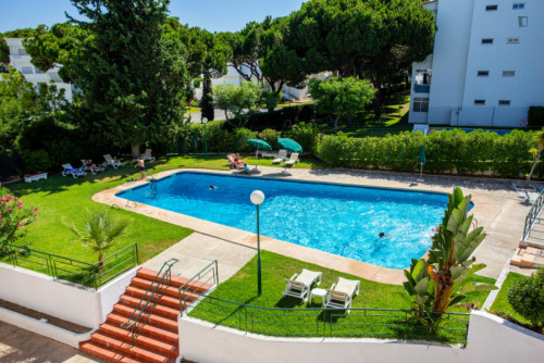 Trendy sunny 1-bedroom apartment with terrace not far from Marina de Vilamoura
