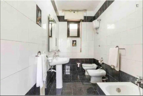 Cosy Double Bedroom close to Aeroporto Internazionale di Napoli - Gallery - 5