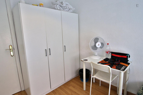 Neat and cosy double bedroom in L'Amistat