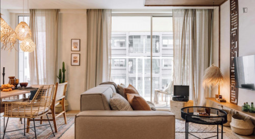 Stylish 2-bedroom apartment with balcony in Marques de Pombal district