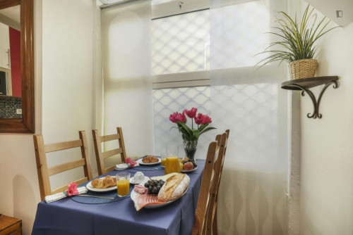 Lovely and bright duplex close to Ascensor da Bica