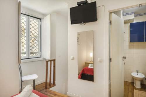 Lovely and bright duplex close to Ascensor da Bica