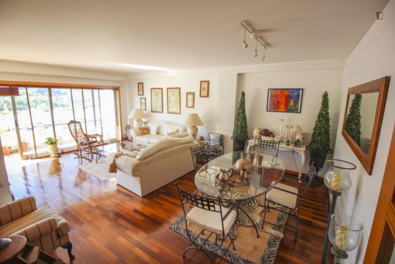 Classy 3-Bedroom Apartment In Oliveira Do Castelo - 1