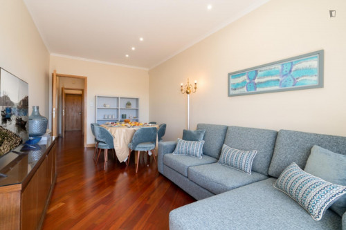 Great 2-bedroom apartment with balcony and river view  near Jardim do Morro - Gallery - 26