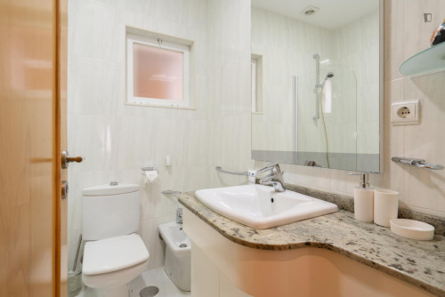 Great 2-bedroom apartment with balcony and river view  near Jardim do Morro