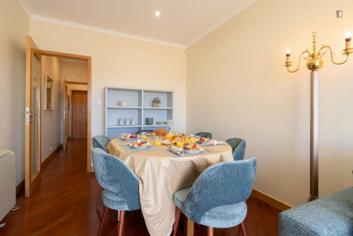 Great 2-bedroom apartment with balcony and river view  near Jardim do Morro - Gallery - 23