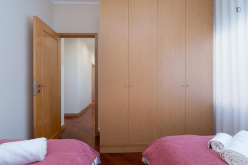 Great 2-bedroom apartment with balcony and river view  near Jardim do Morro - Gallery - 22
