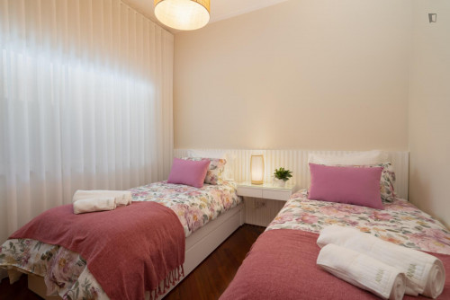 Great 2-bedroom apartment with balcony and river view  near Jardim do Morro - Gallery - 20