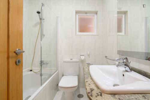 Great 2-bedroom apartment with balcony and river view  near Jardim do Morro