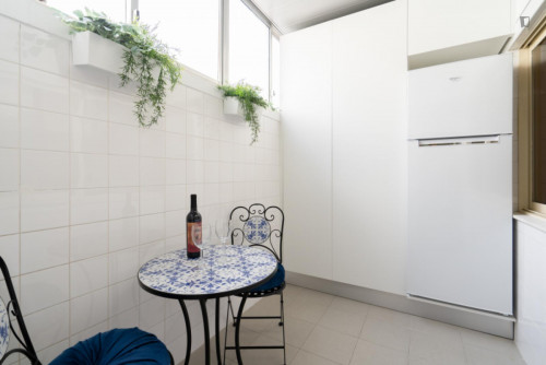 Great 2-bedroom apartment with balcony and river view  near Jardim do Morro - Gallery - 17