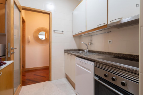 Great 2-bedroom apartment with balcony and river view  near Jardim do Morro - Gallery - 35