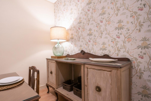 Gorgeous 2-bedroom apartment with balcony near Jardim do Morro