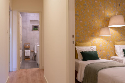 Gorgeous 2-bedroom apartment with balcony near Jardim do Morro - Gallery - 9