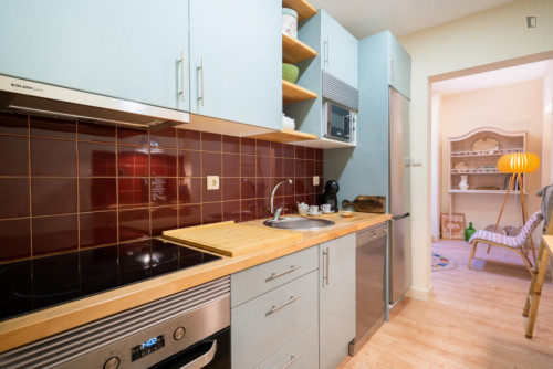 Gorgeous 2-bedroom apartment with balcony near Jardim do Morro - Gallery - 16