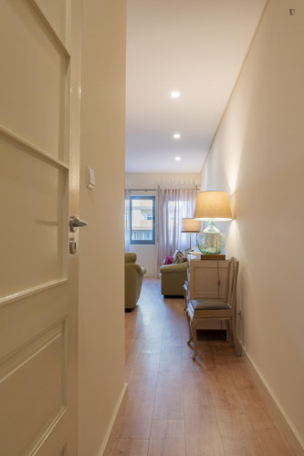 Gorgeous 2-bedroom apartment with balcony near Jardim do Morro