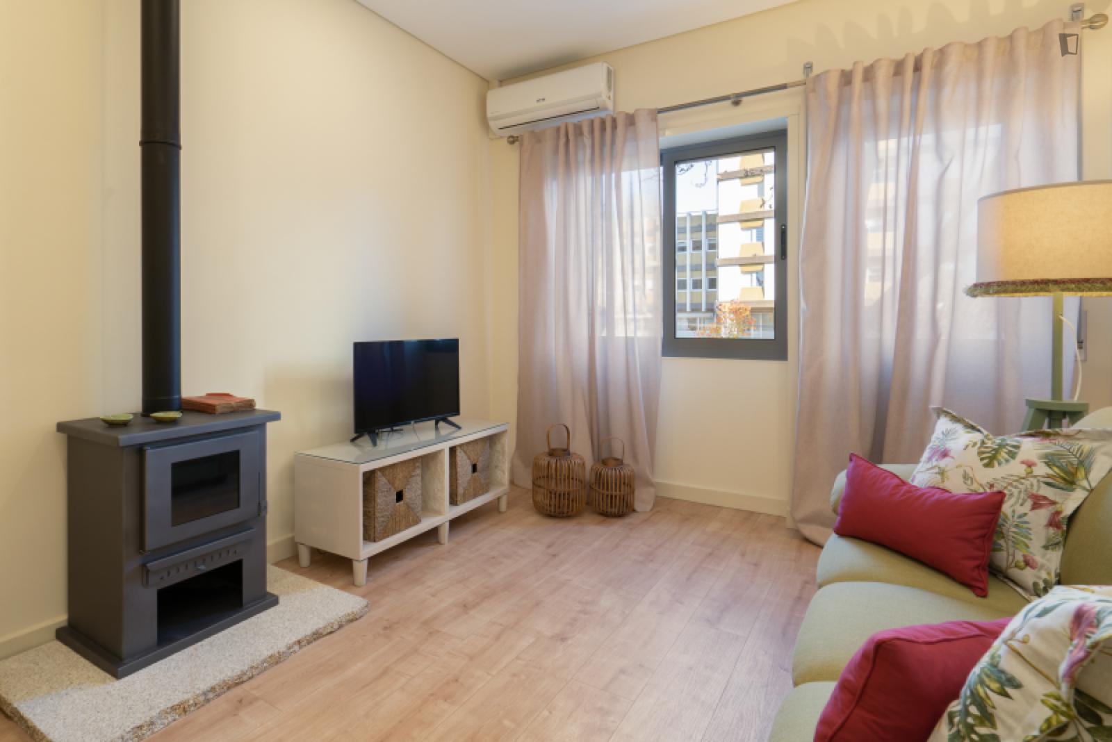 Gorgeous 2-Bedroom Apartment With Balcony Near Jardim Do Morro - 1