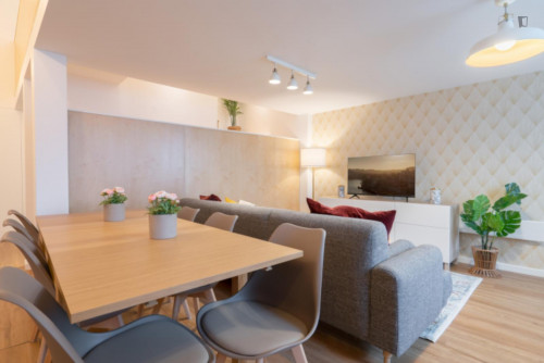 Central 4-bedroom house house with terrace close to Jardim do Morro - Gallery - 21