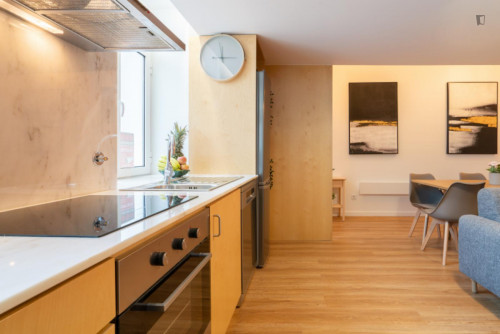 Central 4-bedroom house house with terrace close to Jardim do Morro - Gallery - 34